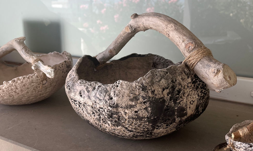 Miniatura: Centro tavola Cesto grande in ceramica Raku con manico in legno di ginepro sbian