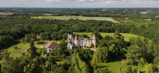 Drone view of Domaine de la Dame Blanche wedding venue in France.