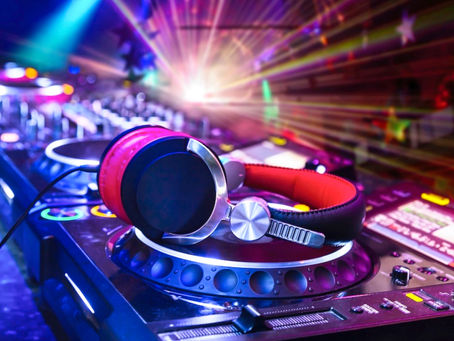 How to choose a wedding DJ