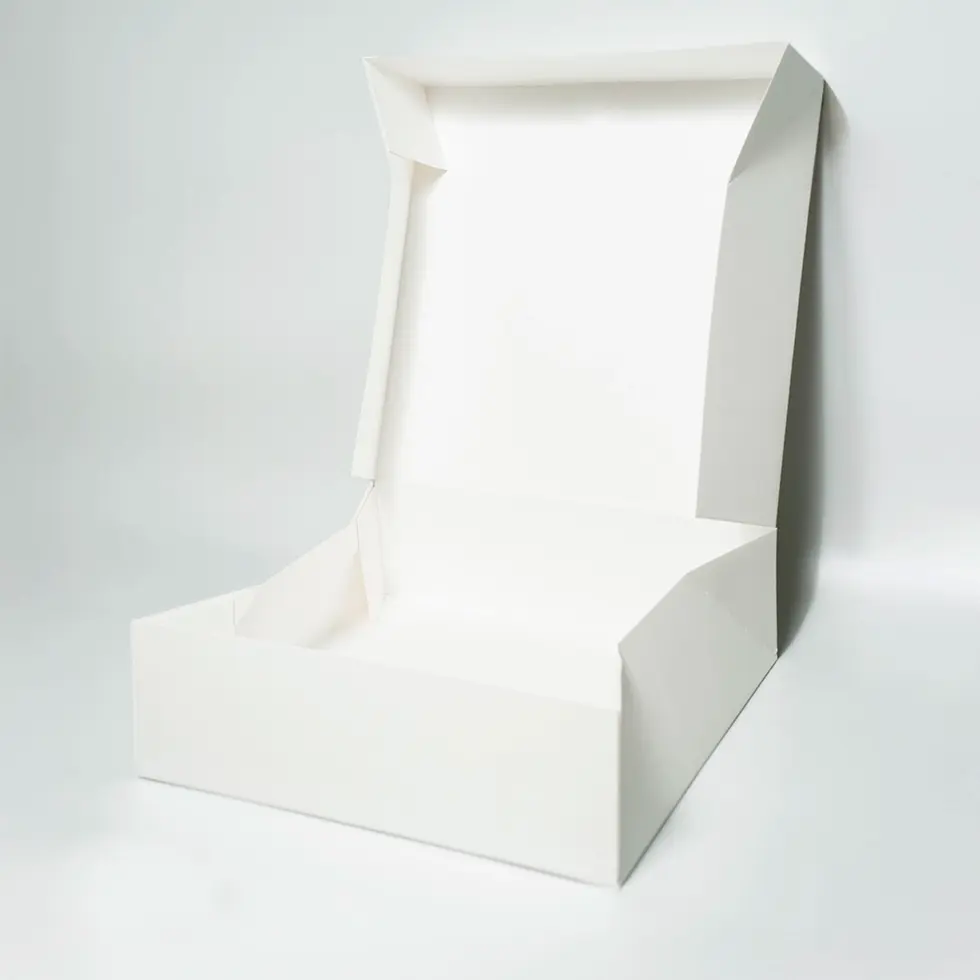 Caja blanca de cartón para pasteles sin ventana 32x32x10 cm vista lateral