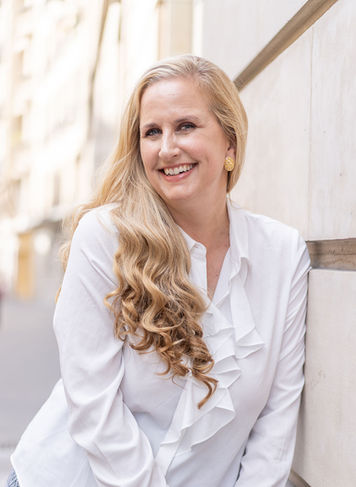 Lifestyle portrait session in the Latin Quarter by a professional photographer