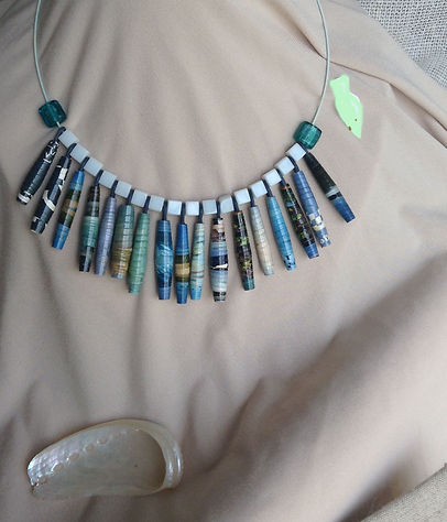 Collana di perle di carta
