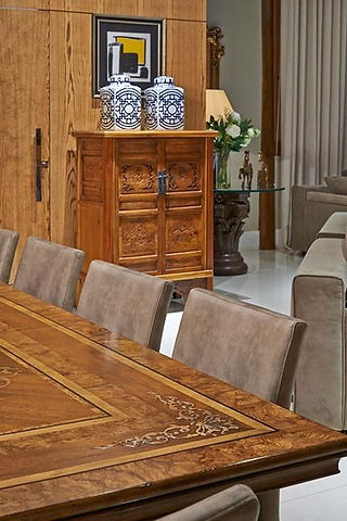 Mesa de Jantar em Marchetaria