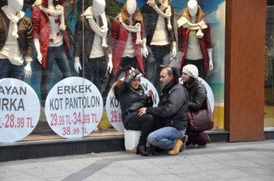 ÇANAKKALE'DE DEVAM EDEN KUVVETLİ LODOS CAN VE MAL GÜVENLİĞİNİ TEHLİKEYE SOKUYOR