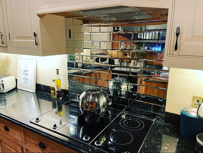Bevelled tiled mirror kitchen splashback in Sevenoaks.PNG