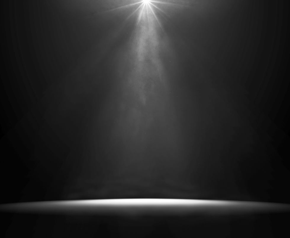 moody-stage-light-background-2021-08-26-15-27-21-utc_edited.jpg