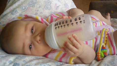 Soulager les coliques du nourrisson : conseils pratiques pour les parents