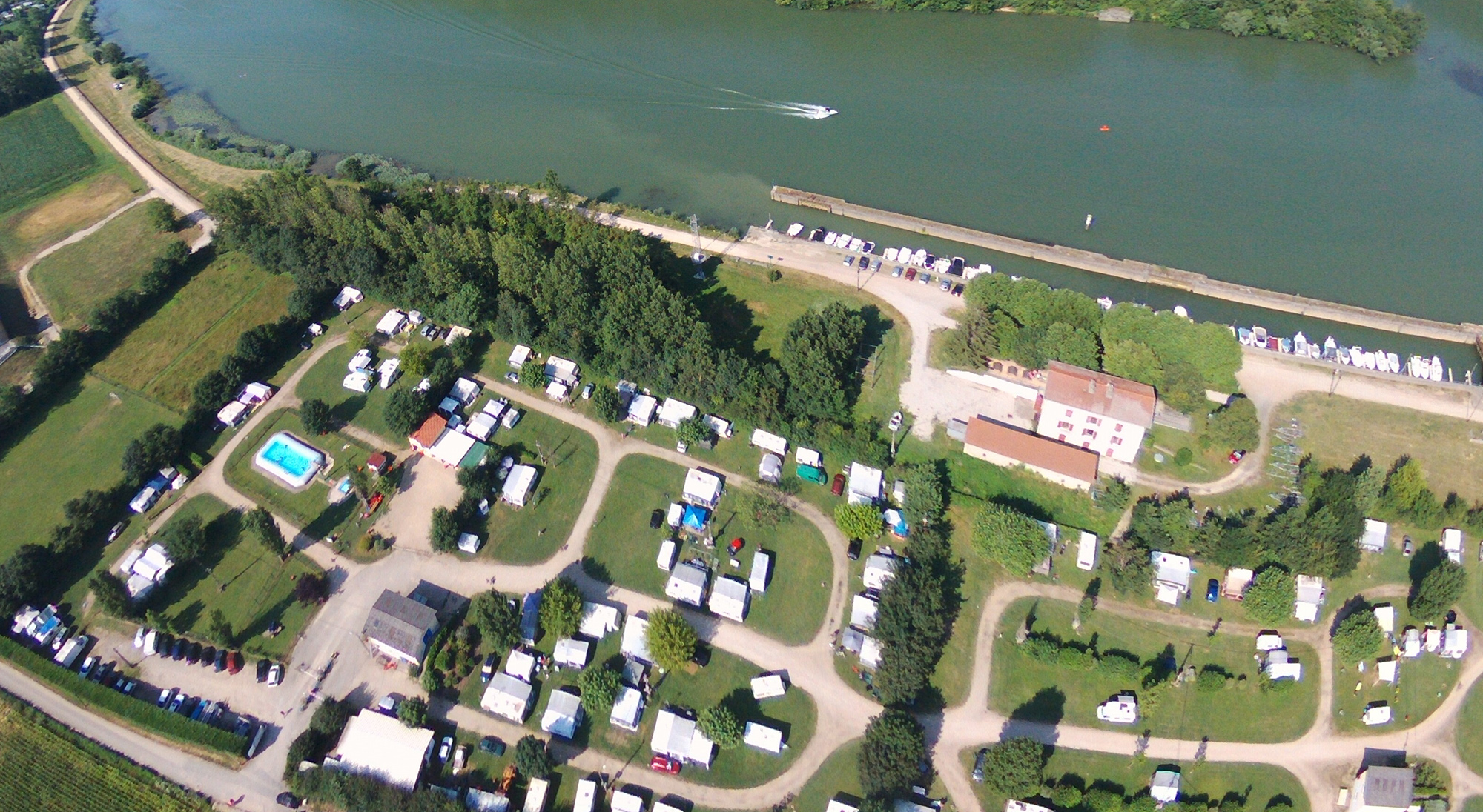 Camping Ô Fil de l’Eau à Parcieux en bord de Saône près de Lyon