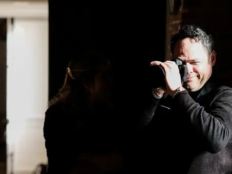 Capturer l’émotion instantanément : le métier de vidéaste