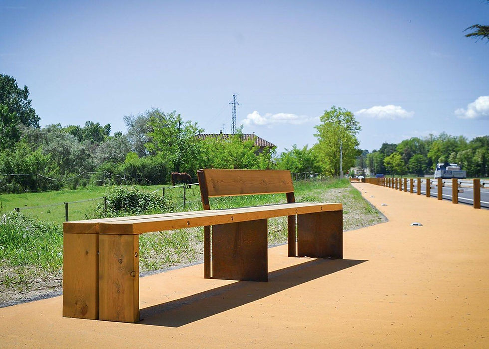 Aménagement urbain sur-mesure avec mobilier de voirie installé dans un espace public