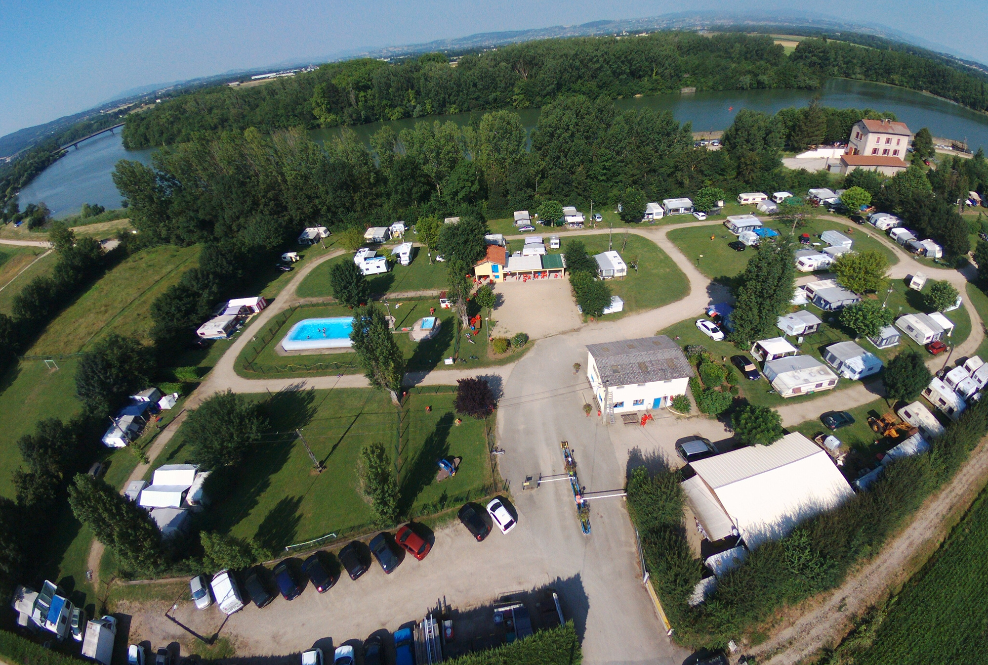 Camping Ô Fil de l’Eau à Parcieux en bord de Saône près de Lyon