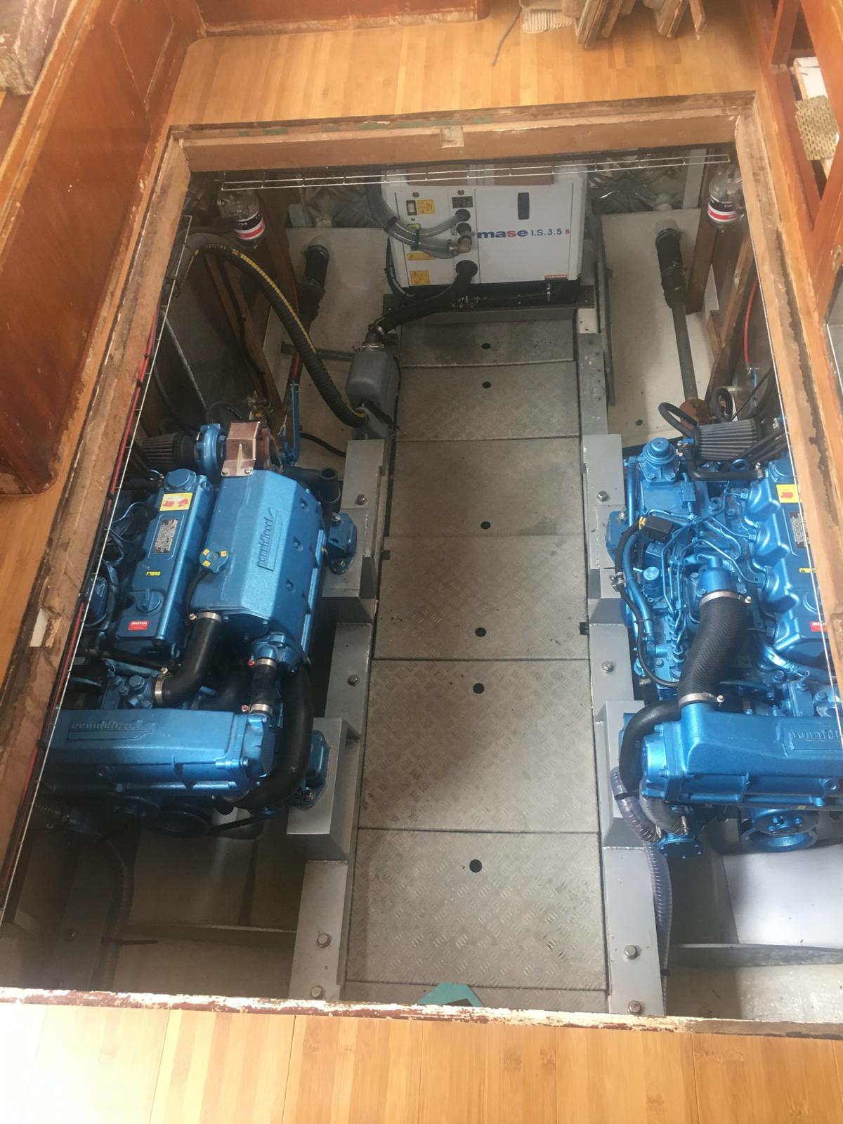 hivernage moteur bateau hors-bord en atelier