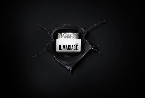 il makiage product photography on black background