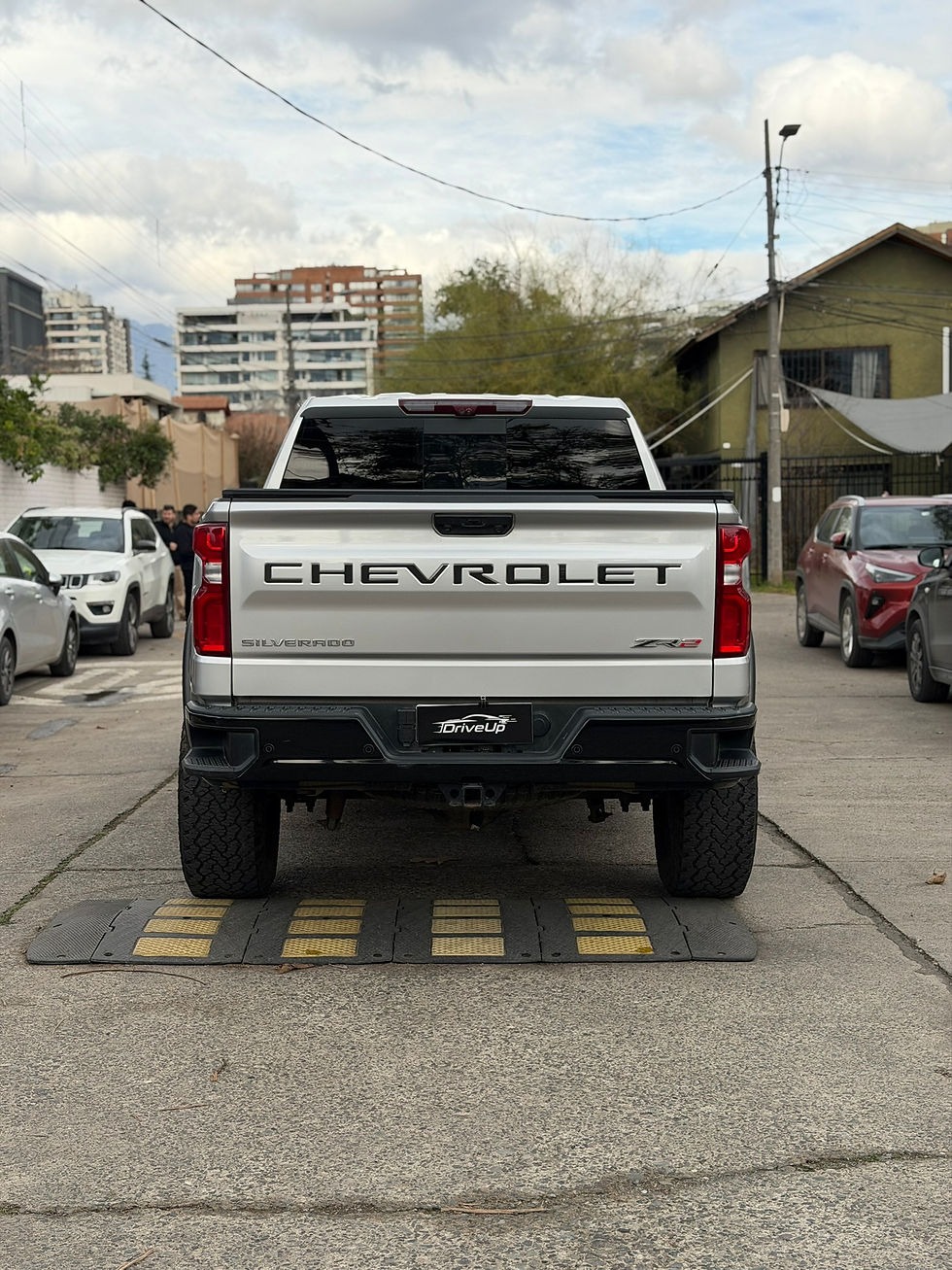 Miniatura: 2023 Chevrolet Silverado ZR2