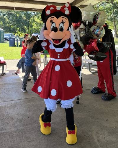 Mouse Sweetheart dancing at a party