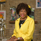ABowenStudios-Headshot-WebLarge-20210827-1015-Edit.jpg