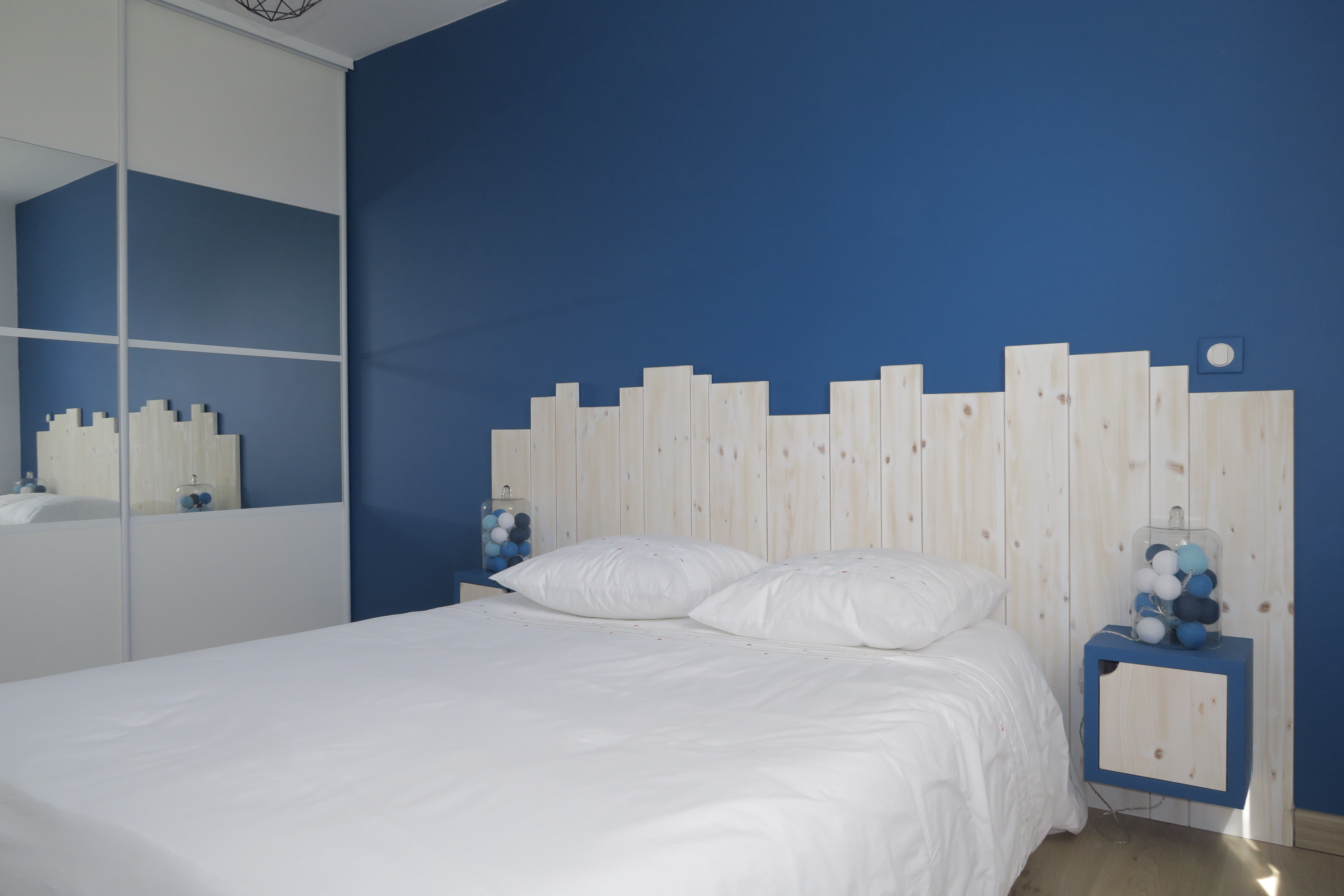 Tête de lit en bois