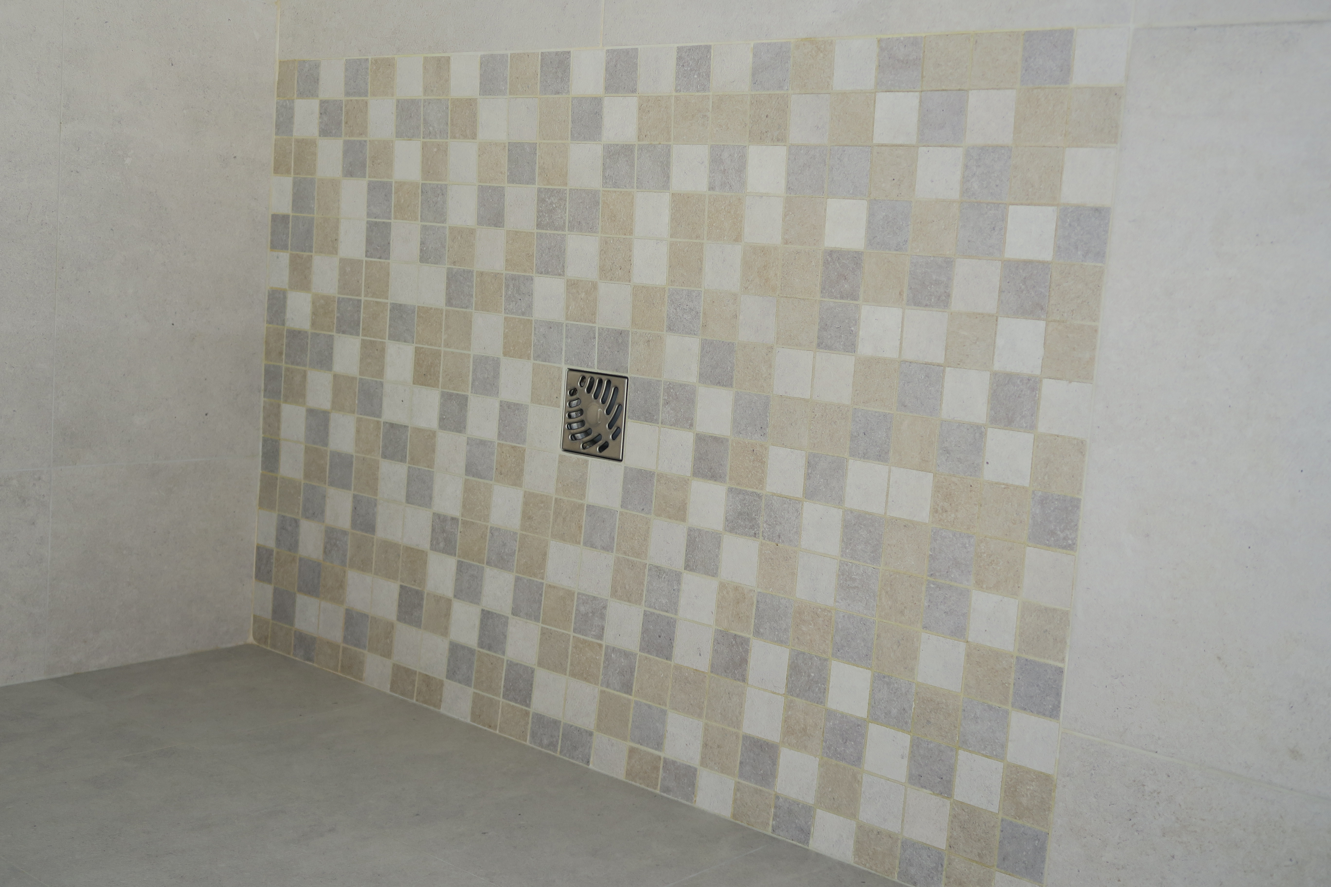 Douche à l'italienne en mosaïque