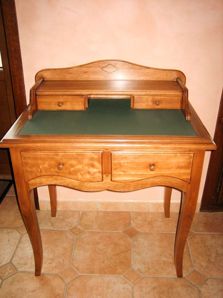 Bureau de style louis XV