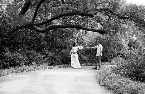maternity photoshoot baby bump at bellingrath gardens 