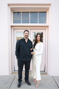 ENGAGED COUPLE DOWNTOWN