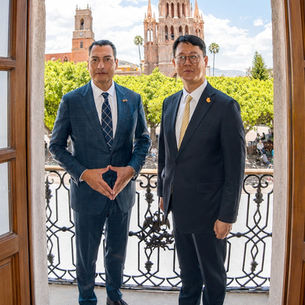 Con la participación de escritores, editoriales, promotores culturales, artistas y representantes diplomáticos de la República de Corea, el Gobierno Municipal inauguró la Tercera Feria Internacional del Libro de San Miguel de Allende, consolidando a la ciudad como uno de los principales referentes culturales del país.