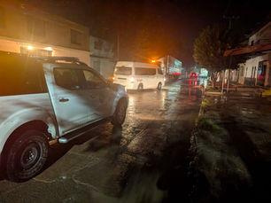 * La acumulación de agua se relacionó con una obstrucción detectada en uno de los principales puntos de desfogue; equipos municipales trabajaron desde la noche para liberar la conducción y atender la zona.