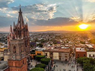 San Miguel de Allende consolida su dinámica turística, cultural, gastronómica y deportiva con una agenda de eventos que fortalece la economía local, amplía la ocupación en temporadas tradicionalmente bajas y genera beneficios directos para distintos sectores productivos del municipio.