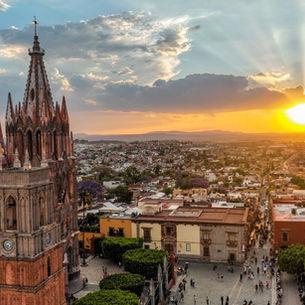 San Miguel de Allende consolida su dinámica turística, cultural, gastronómica y deportiva con una agenda de eventos que fortalece la economía local, amplía la ocupación en temporadas tradicionalmente bajas y genera beneficios directos para distintos sectores productivos del municipio.