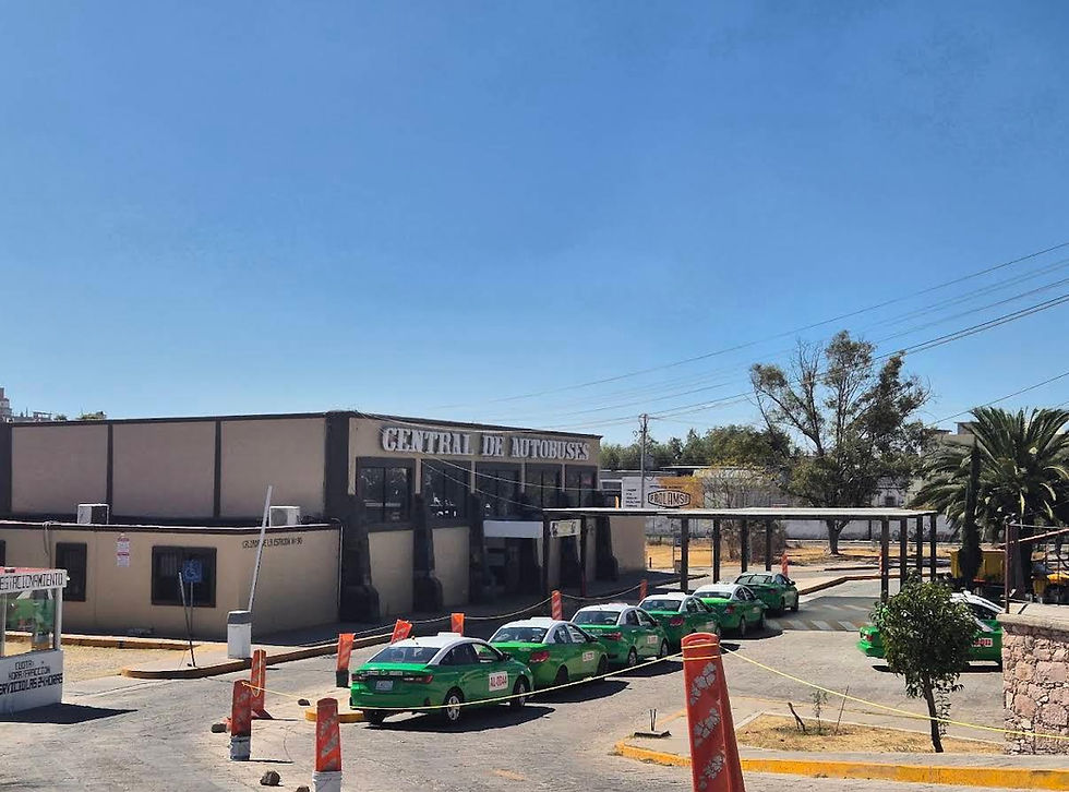 Derivado del contexto nacional registrado en las últimas horas y de las medidas preventivas informadas ayer, personal de las áreas de seguridad y supervisión del Gobierno Municipal, acudió a la Central de Autobuses para verificar el estatus real de las corridas y brindar información precisa a la ciudadanía.