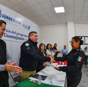 En San Miguel de Allende, los elementos de la Secretaría de Seguridad Ciudadana (SSC) se siguen capacitando profesionalmente para brindar mejor servicio a sus habitantes; en esta ocasión, recibieron conocimientos para fortalecer la cohesión social y mejorar sus condiciones de vida.