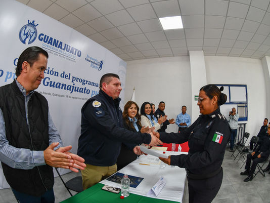 En San Miguel de Allende, los elementos de la Secretaría de Seguridad Ciudadana (SSC) se siguen capacitando profesionalmente para brindar mejor servicio a sus habitantes; en esta ocasión, recibieron conocimientos para fortalecer la cohesión social y mejorar sus condiciones de vida.