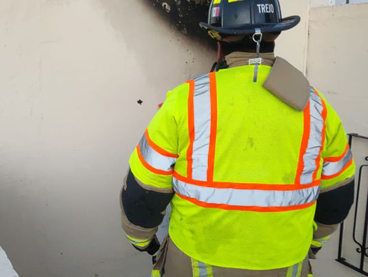 La rápida respuesta coordinada de la Secretaría de Seguridad Ciudadana a través de Protección Civil, Bomberos, Tránsito y Movilidad, paramédicos y corporaciones de apoyo permitió controlar una emergencia provocada por una deflagración (flamazo por acumulación de gas LP) en un domicilio de la Zona Centro, sin que se registraran personas lesionadas.