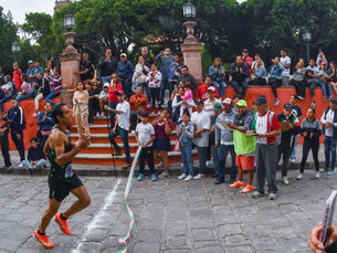 Con gran entusiasmo y espíritu deportivo, se llevó a cabo la 39ª edición de la tradicional Carrera de la Vieja Guardia, donde los atletas siguen preservando esta tradición sanmiguelense.