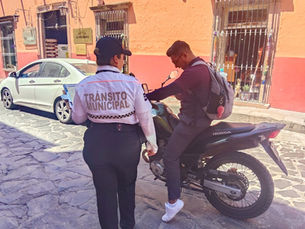 El Gobierno Municipal de San Miguel de Allende, a través de la Dirección de Tránsito y Movilidad, fortalece su estrategia de concientización vial para motociclistas mediante el "Operativo Centauro".