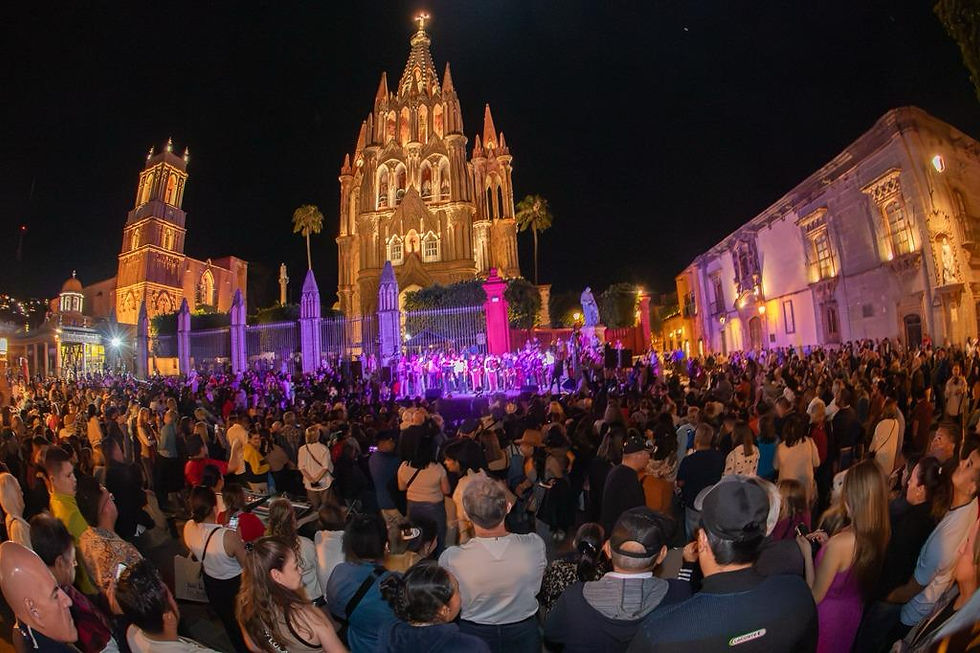 En el marco de la 200 años de San Miguel de Allende como Ciudad, el Gobierno Municipal realizó con éxito un programa internacional de actividades culturales, fortaleciendo la promoción de la cultura, las tradiciones y la convivencia social.