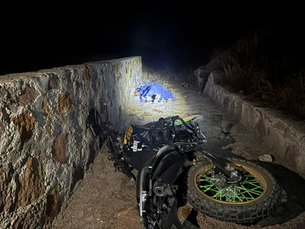 La madrugada de este lunes falleció un joven motociclista en la carretera a Dolores Hidalgo, a la altura de la comunidad Las Cañas.