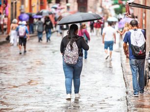 Protección Civil llama a la población a tomar precauciones ante lluvias intermitentes, bajas temperaturas, viento y riesgos por uso de anafres en espacios cerrados.
