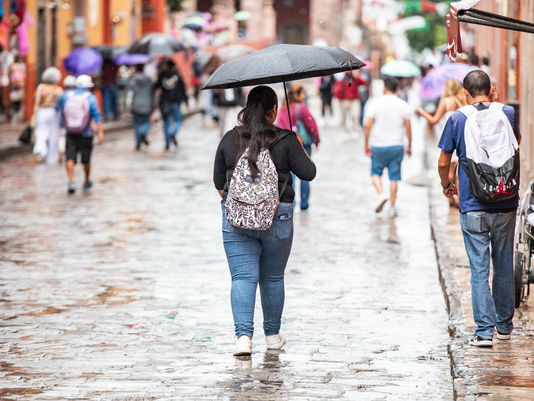 Protección Civil llama a la población a tomar precauciones ante lluvias intermitentes, bajas temperaturas, viento y riesgos por uso de anafres en espacios cerrados.