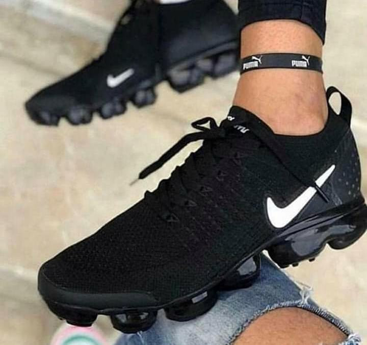 Vapormax Negro Blanco | Campos Valle HN