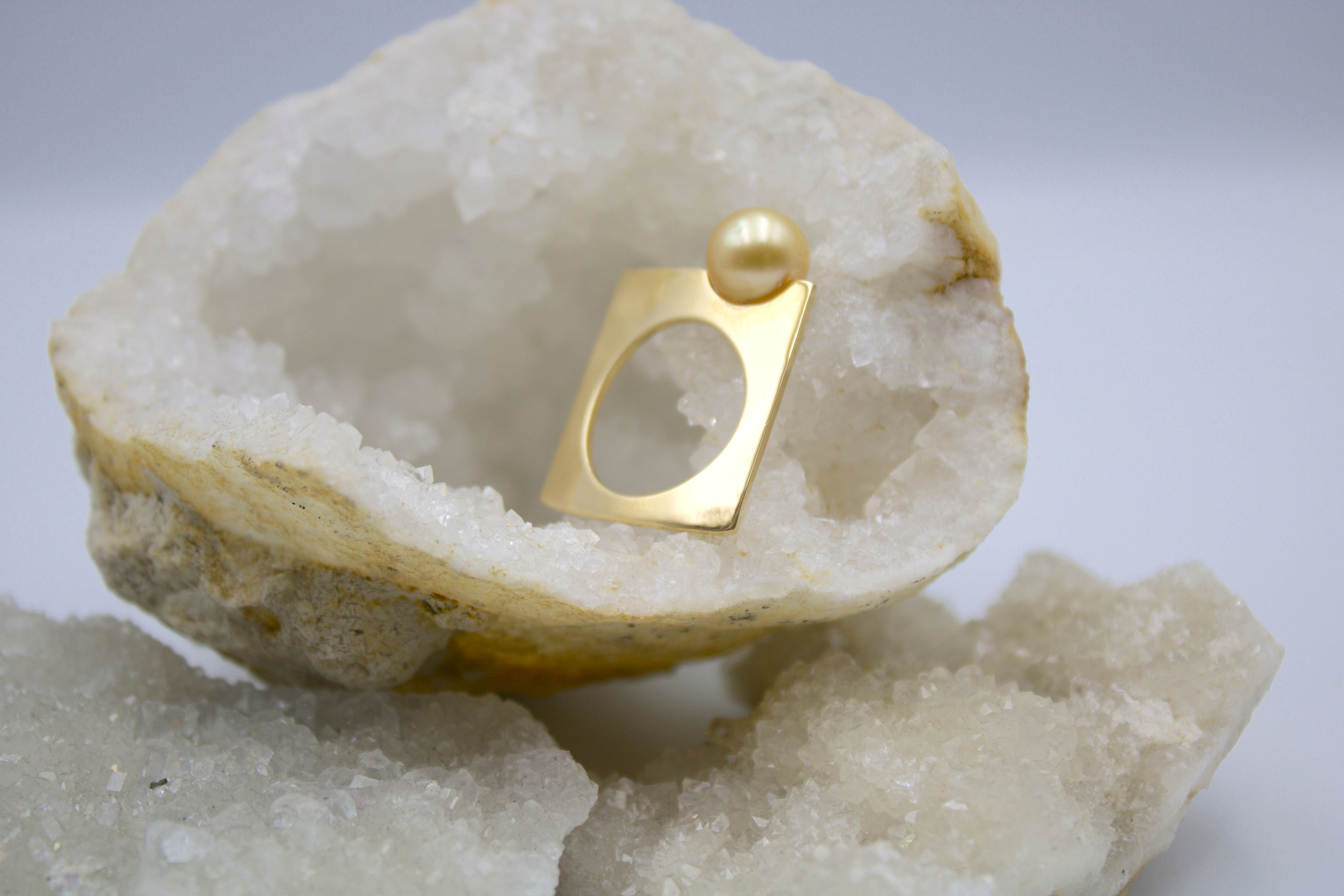 Bague or jaune et perle de mer du Sud