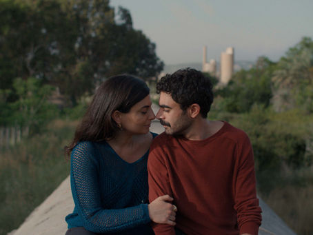 Mounia Akl et Hasan Akil dans A Sad and Beautiful World.