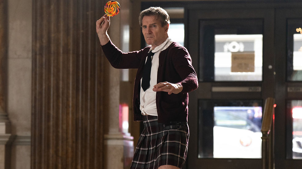 Liam Neeson dans Y a-t-il un flic pour sauver le monde ?.