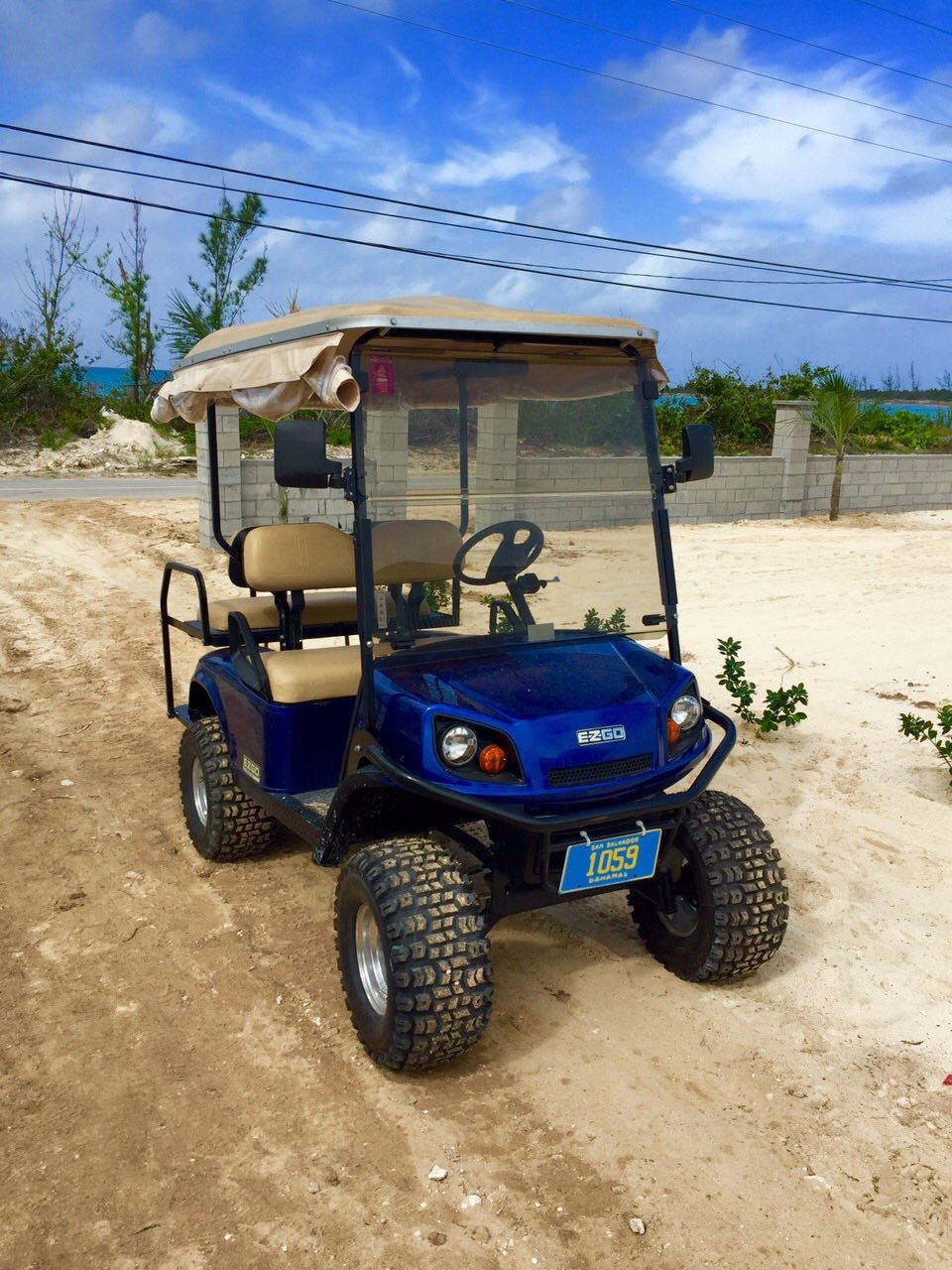 four seats golf car Villa Isoela