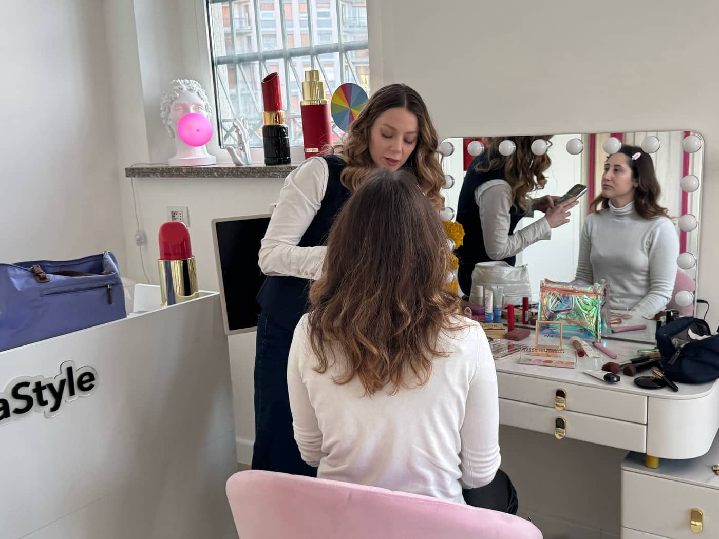 Servizio di consulenza armocromia per scegliere le tonalità che esaltano il tuo stile, offerto da Artiziastyle.