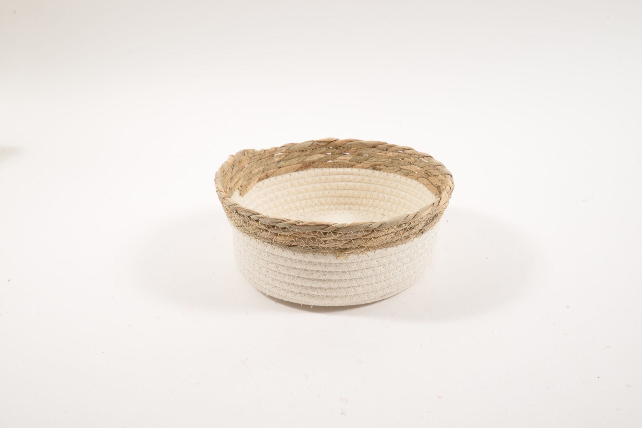 WHITE ROPE BASKET