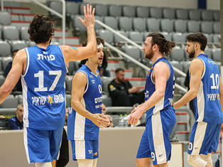 אילת בעל, העתירות בדרך