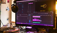 Moniteur de montage affichant première pro