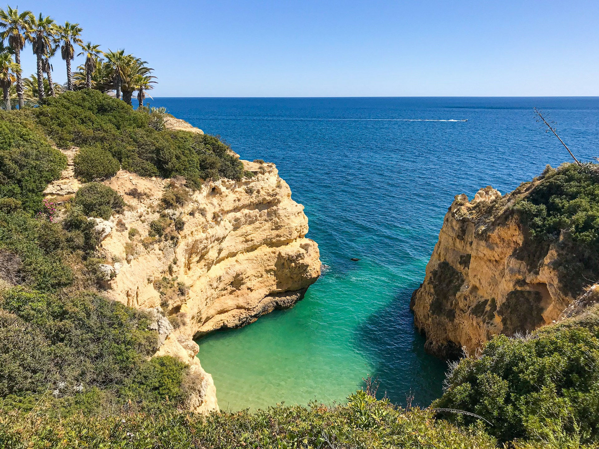 lagos cliffs and ocean