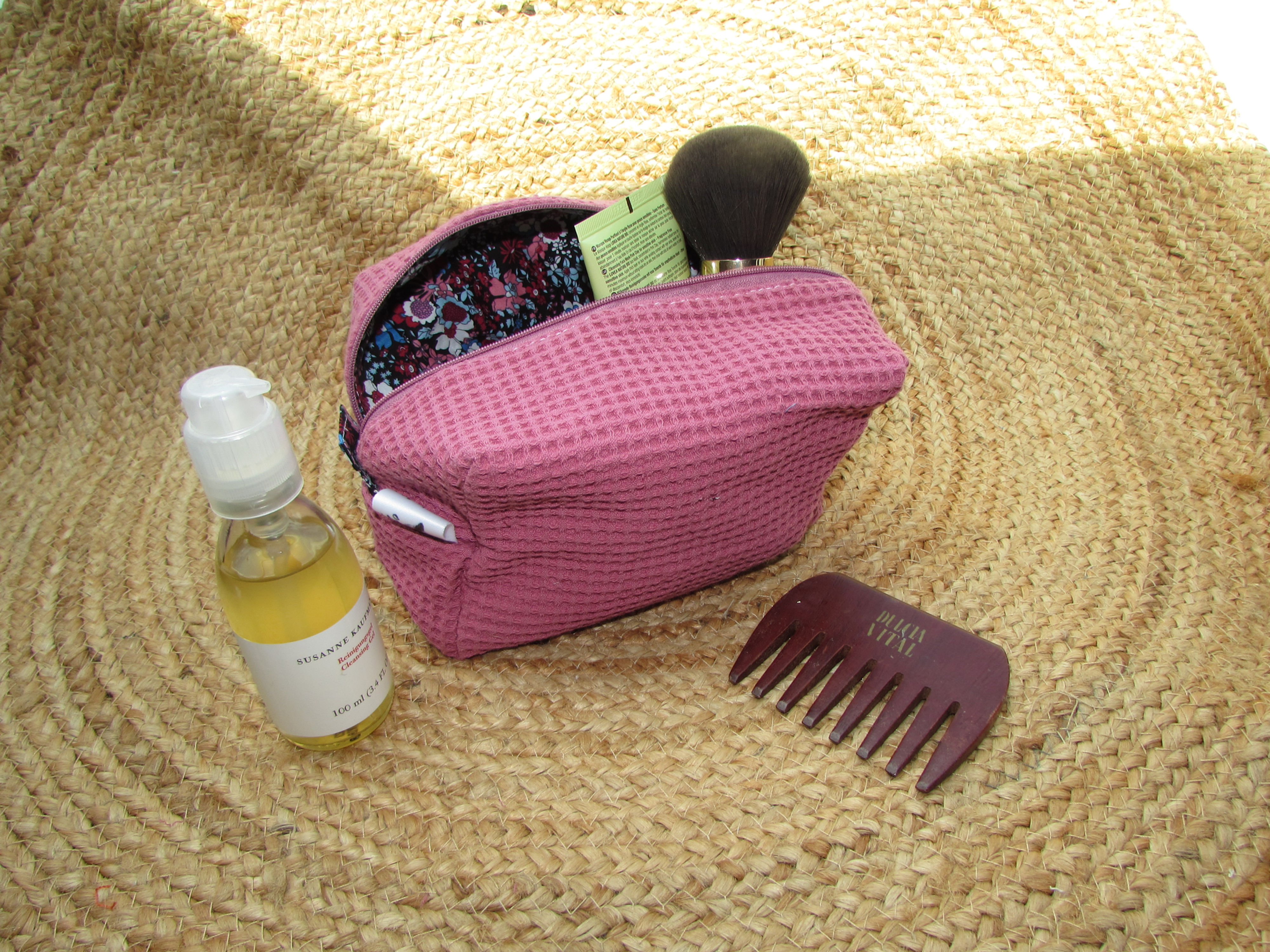 Mini trousse de toilette nid d'abeille framboise